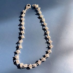 Kendra Scott silver knot necklace